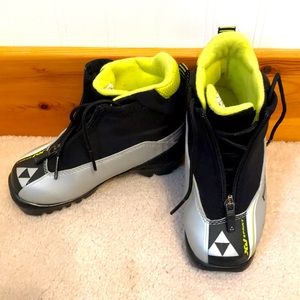 Size 11T Fischer XJ Sprint Cross Country NNN Ski Boots & Reebok 2K Fitlite sk8s